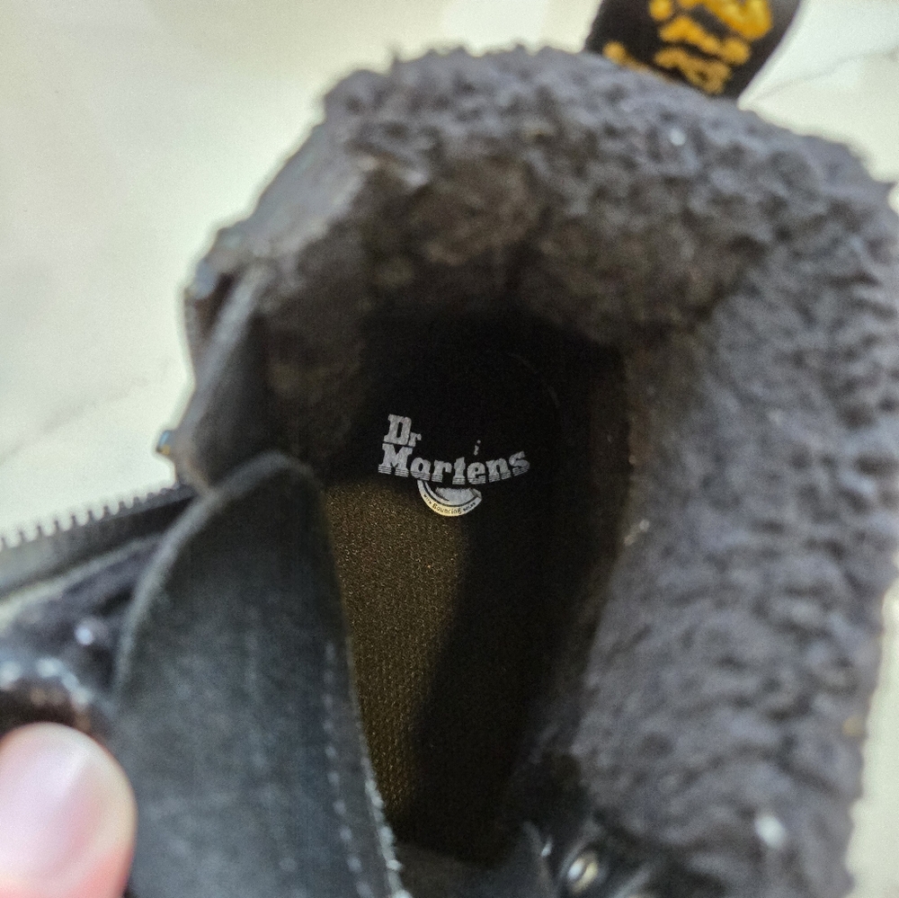Black Dr. MARTENS kids size 3 - Picture 4 of 12